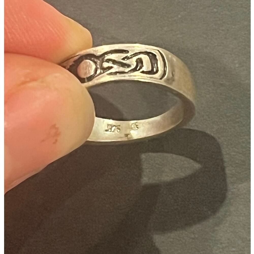 Sterling Silver .975 Ring with Etched Design size 5